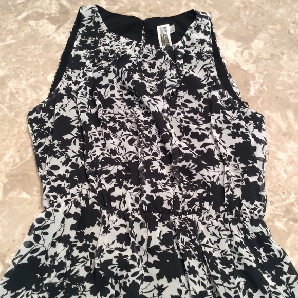 🎈SALE🎈 Black & White High Low Dress - Picture 4 of 5